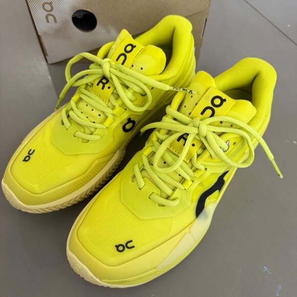 On Shoes - SIZE 9 Womens On Cloud THE ROGER Pro 2 Clay Lime Limelight Yellow Sneakers